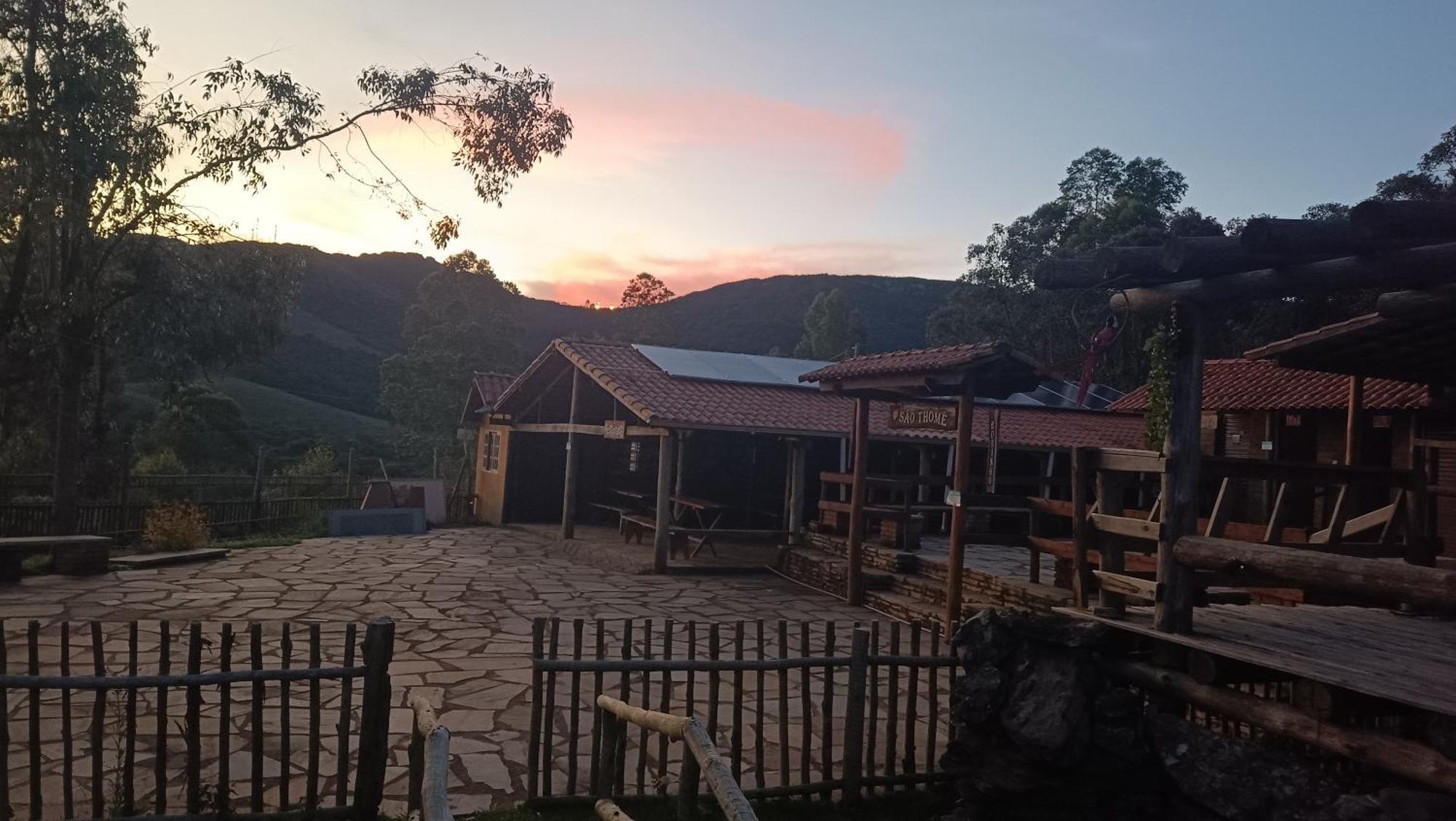 Chales E Camping Do Robinho 1 Сан-Томе-дас-Летрас Экстерьер фото